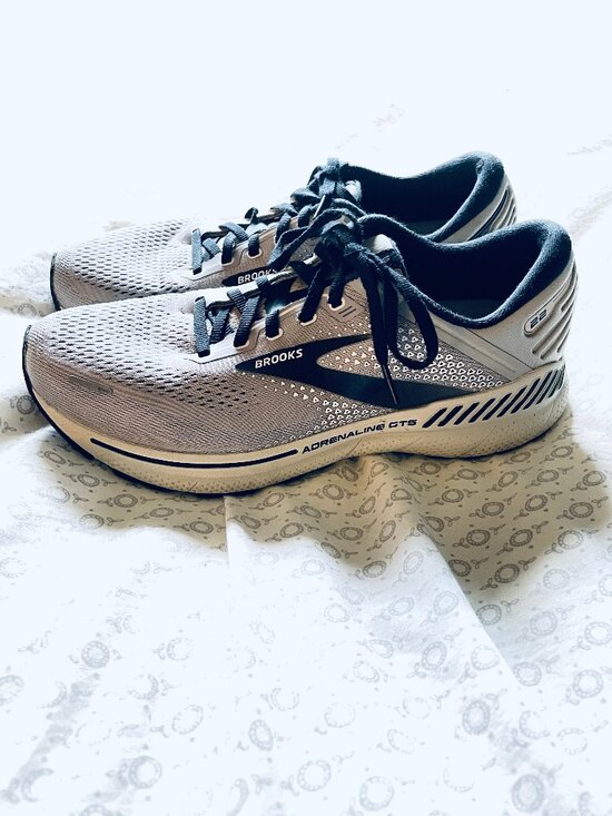 Athletic_Shoes